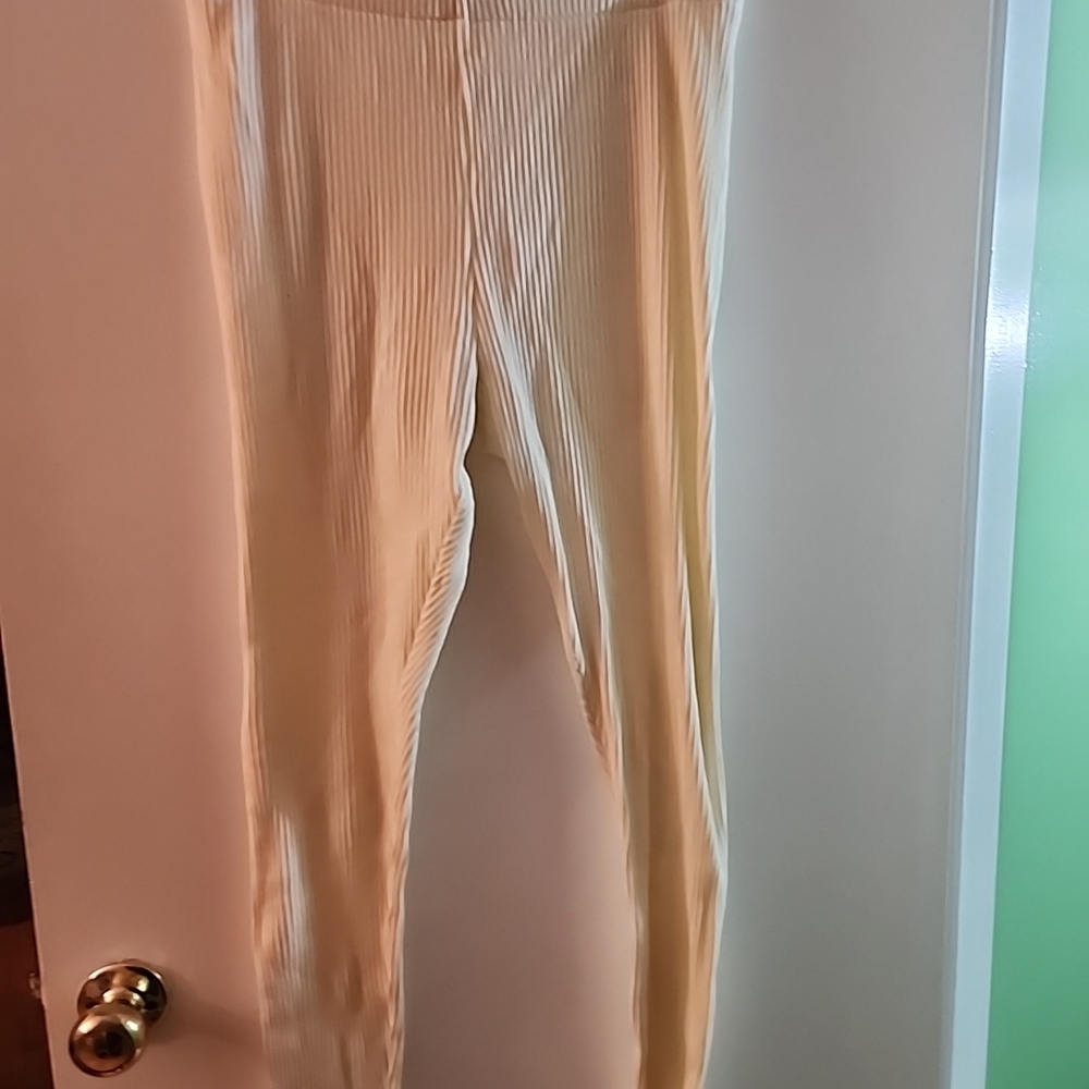 H&M IVORY COLOR RIBBED LEGGINGS